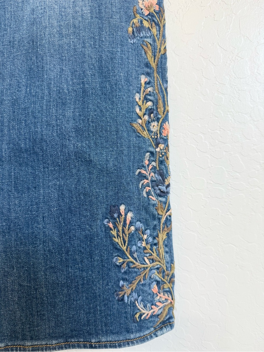 Driftwood Kelly Bootcut Jeans Floral Embroidery Size 30 - Picture 4 of 7